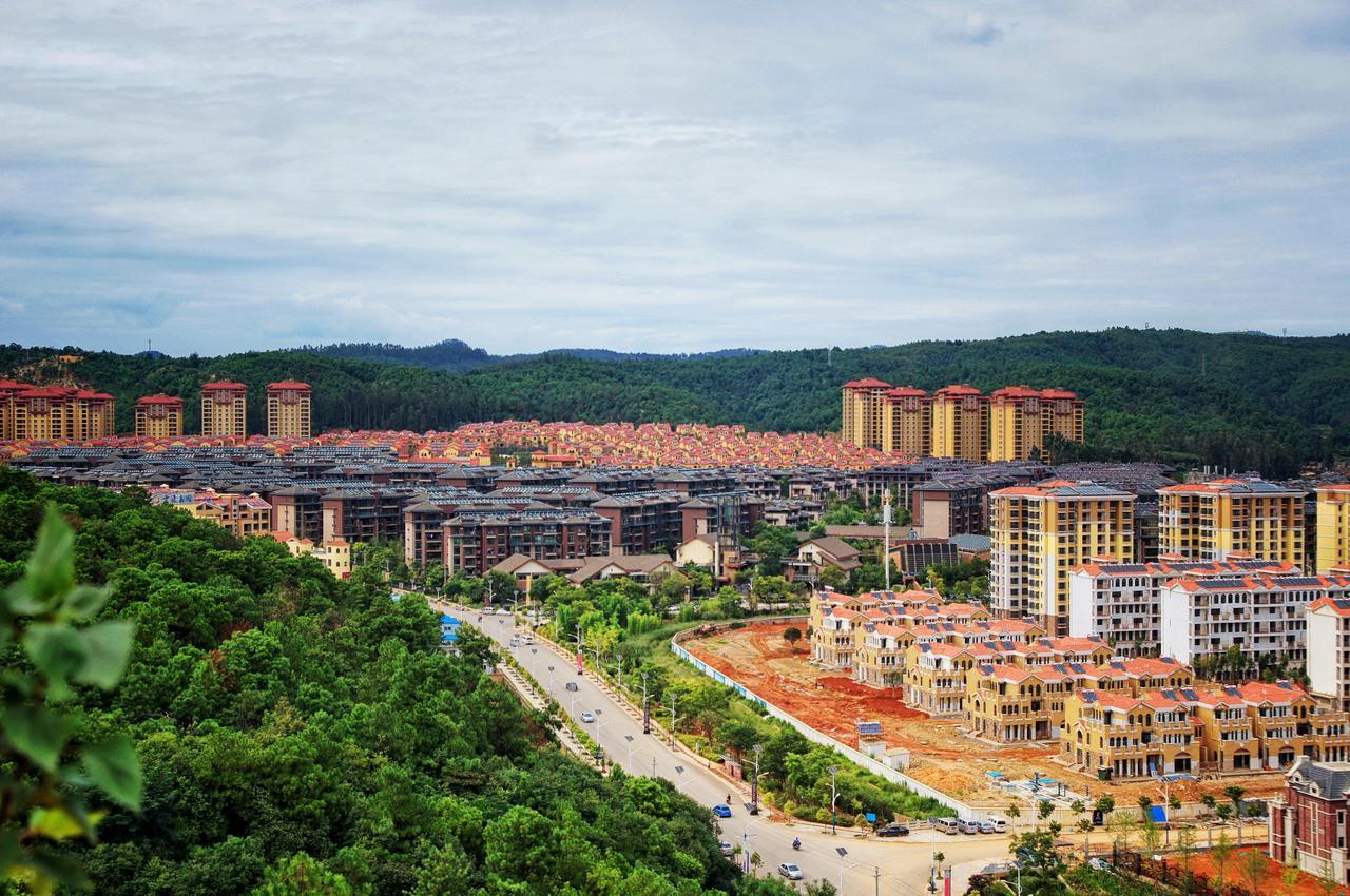 Howard Johnson Flower City Hotel Kunming Exteriör bild