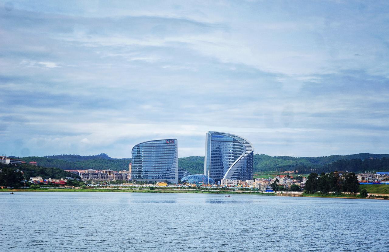 Howard Johnson Flower City Hotel Kunming Exteriör bild