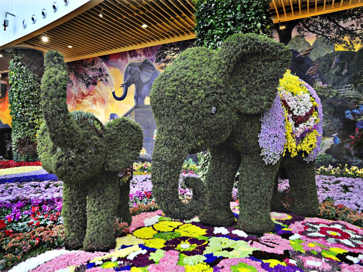Howard Johnson Flower City Hotel Kunming Exteriör bild