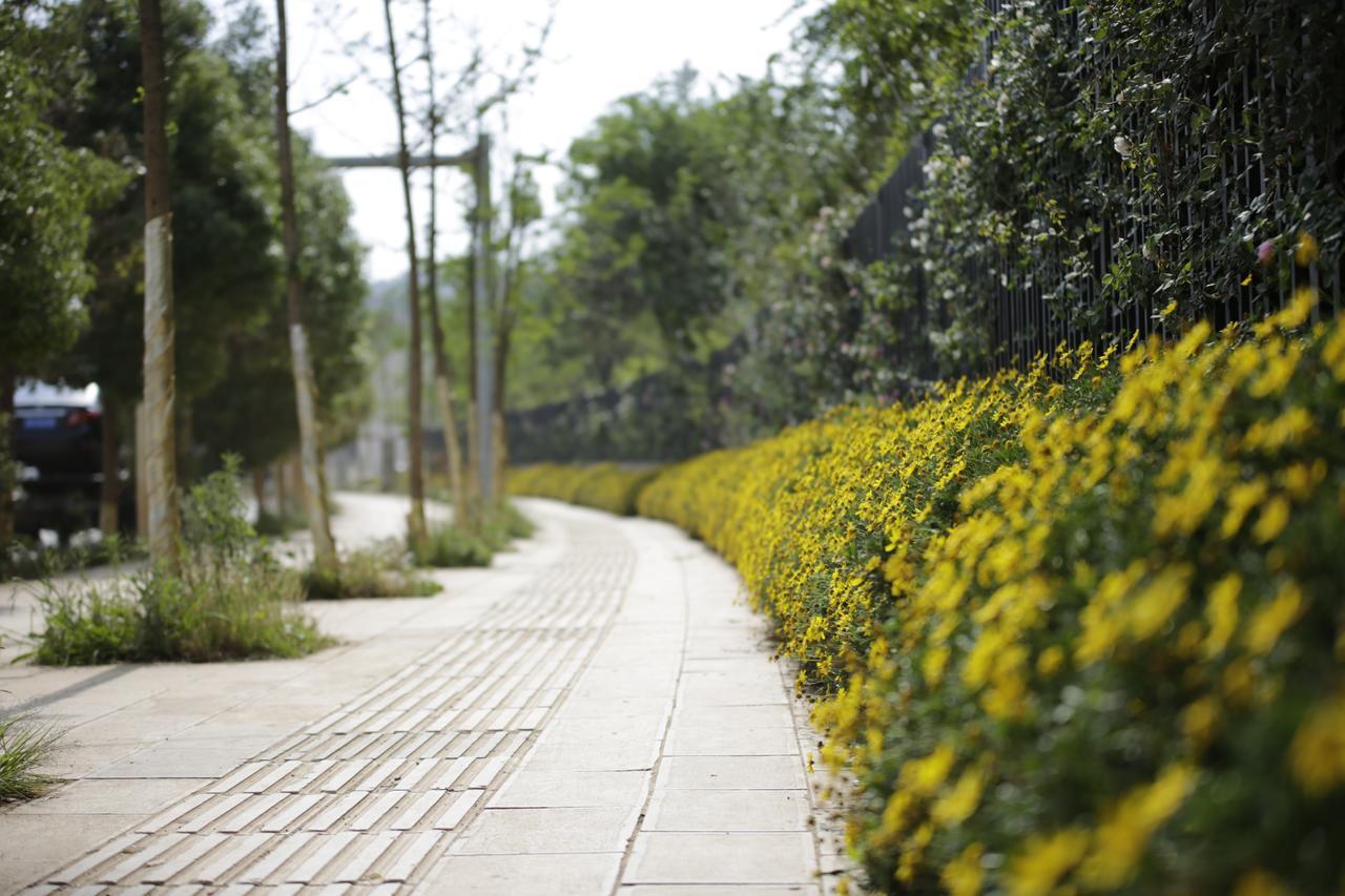 Howard Johnson Flower City Hotel Kunming Exteriör bild