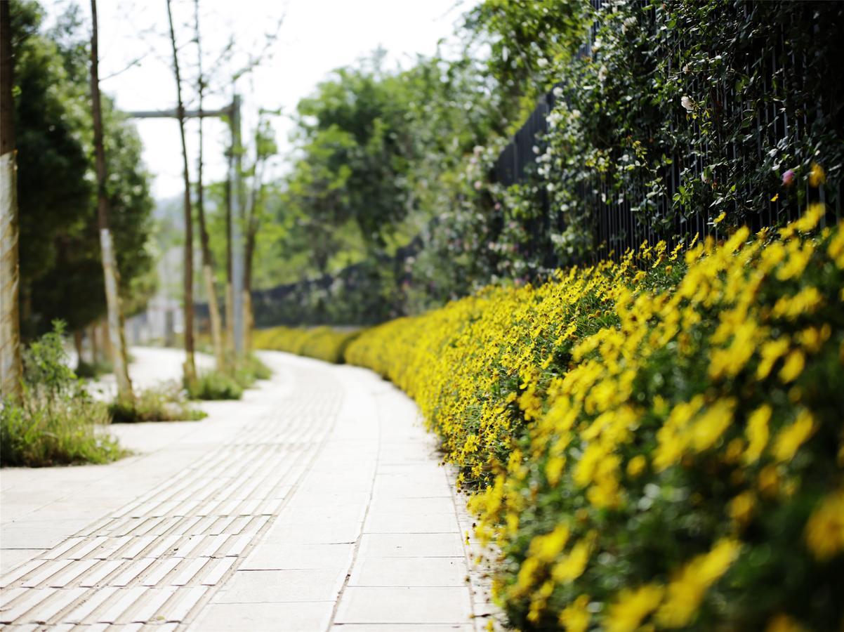Howard Johnson Flower City Hotel Kunming Exteriör bild